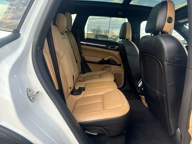 2017 Porsche Cayenne S AWD - 23005283 - 19