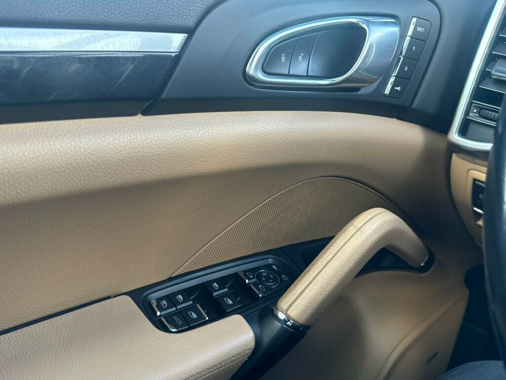 2017 Porsche Cayenne S AWD - 23005283 - 34