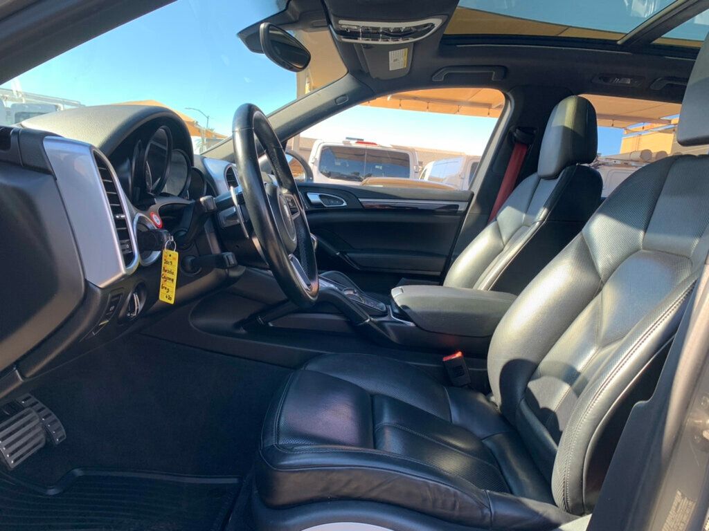 2017 Porsche Cayenne S AWD Low miles Pano Roof/Navi - 22962078 - 24