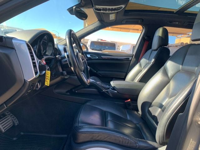 2017 Porsche Cayenne S AWD Low miles Pano Roof/Navi - 22962078 - 24