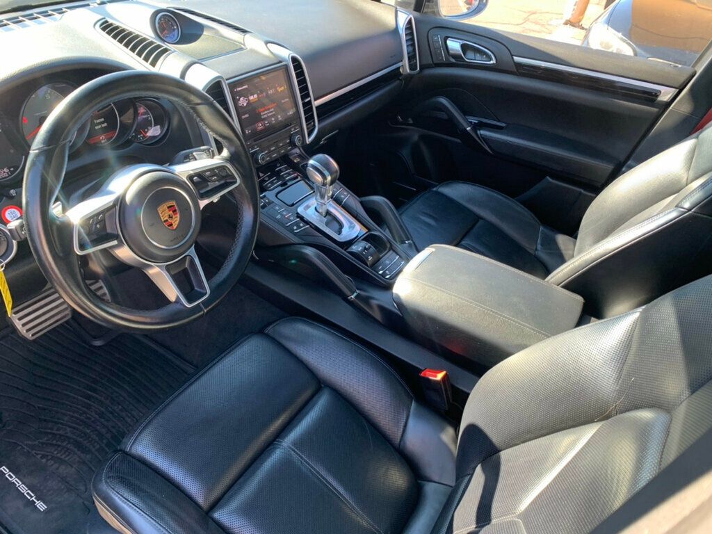 2017 Porsche Cayenne S AWD Low miles Pano Roof/Navi - 22962078 - 25