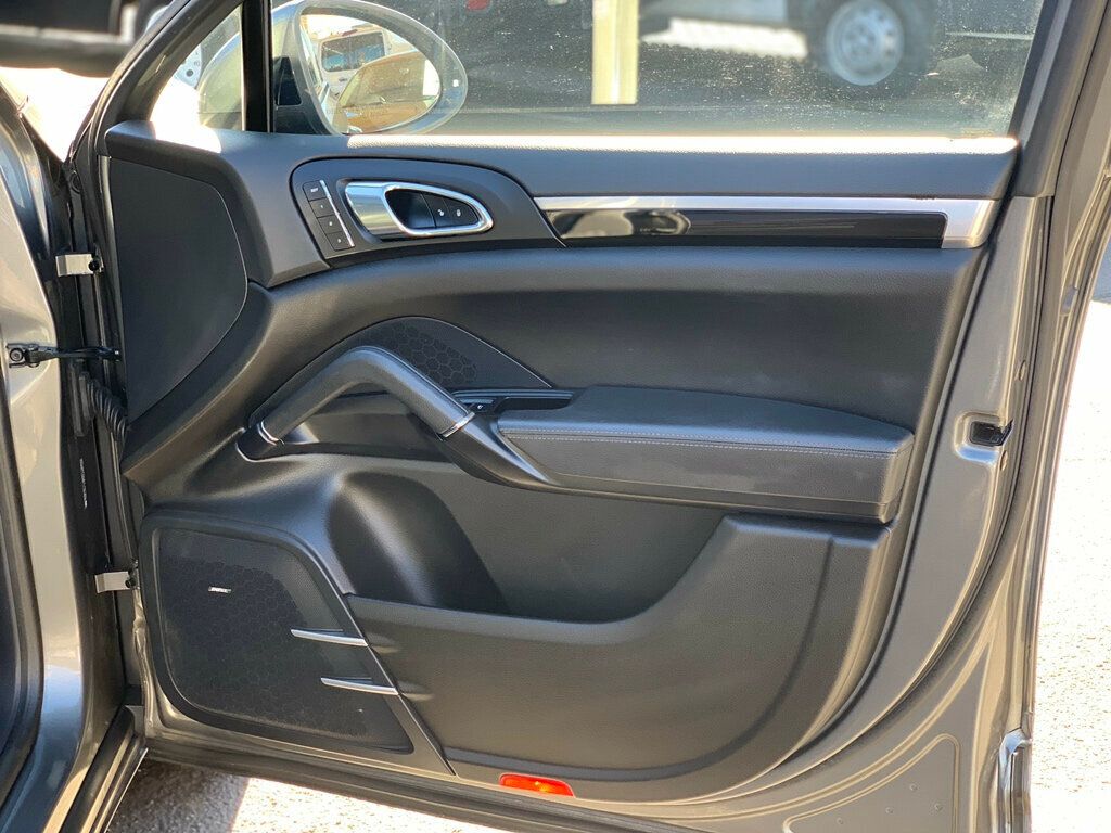 2017 Porsche Cayenne S AWD Low miles Pano Roof/Navi - 22962078 - 26