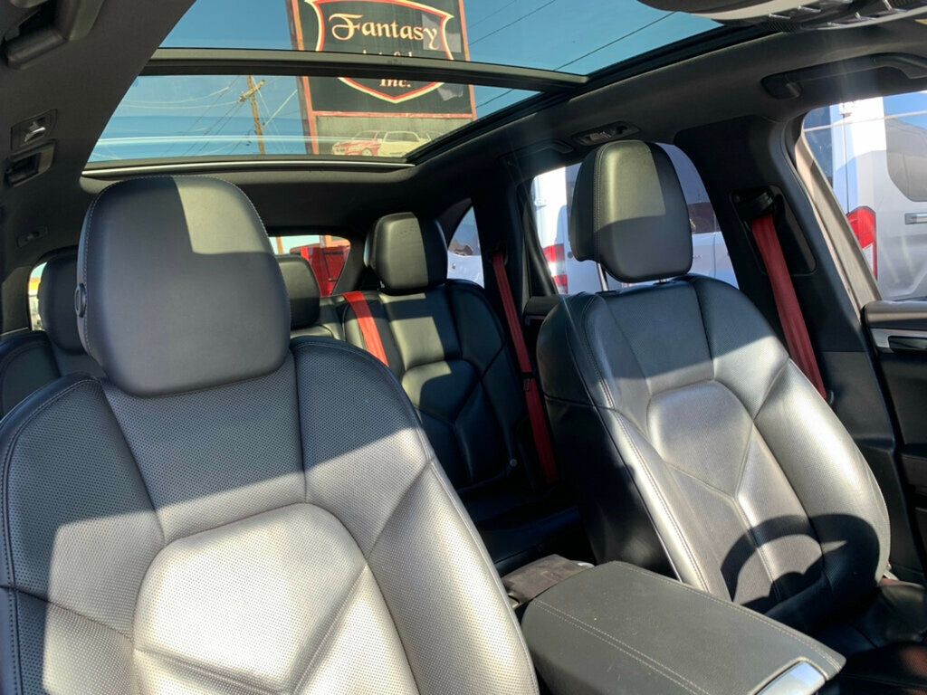 2017 Porsche Cayenne S AWD Low miles Pano Roof/Navi - 22962078 - 32