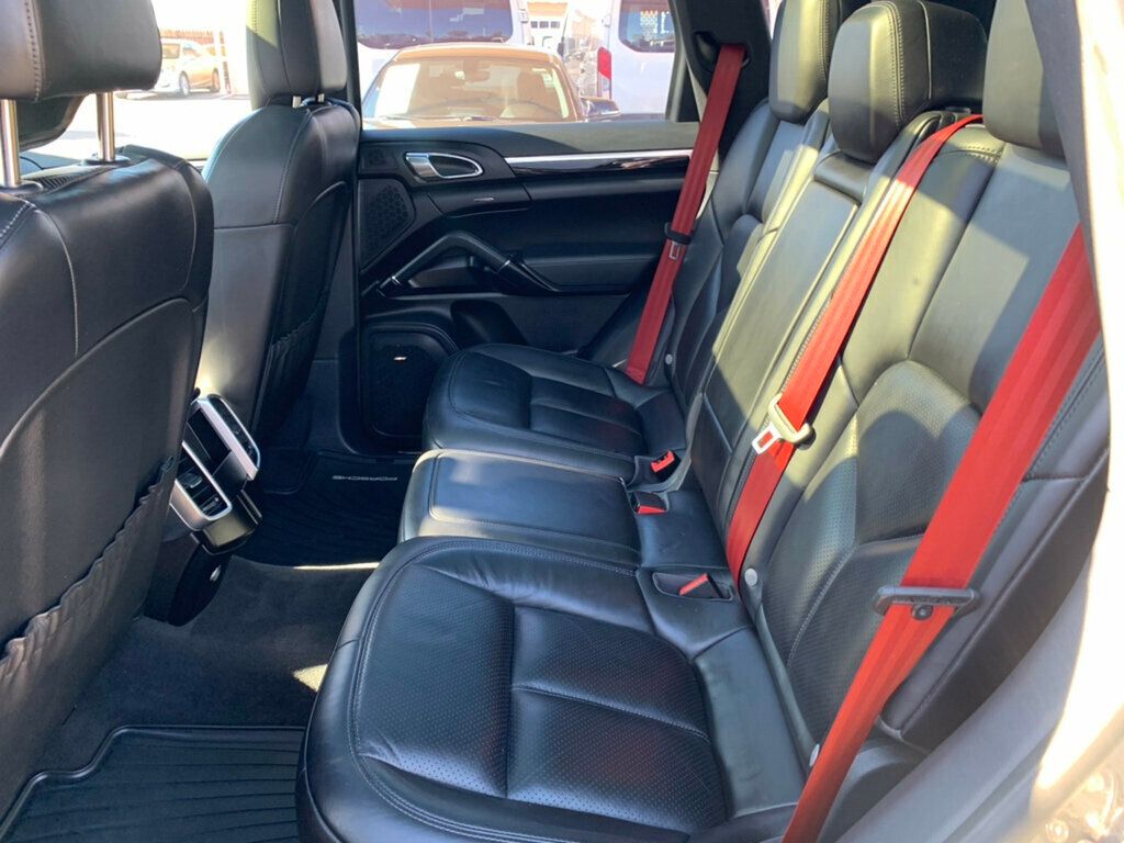 2017 Porsche Cayenne S AWD Low miles Pano Roof/Navi - 22962078 - 35