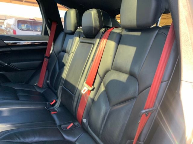 2017 Porsche Cayenne S AWD Low miles Pano Roof/Navi - 22962078 - 36