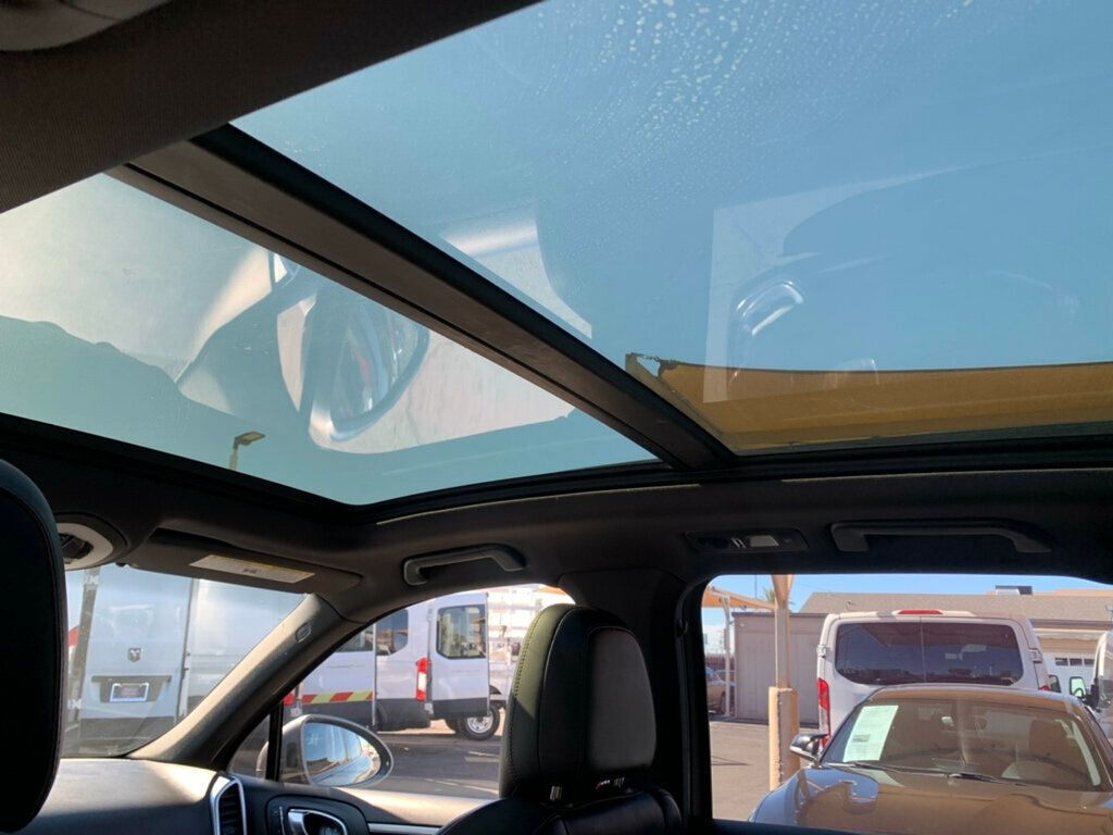 2017 Porsche Cayenne S AWD Low miles Pano Roof/Navi - 22962078 - 40