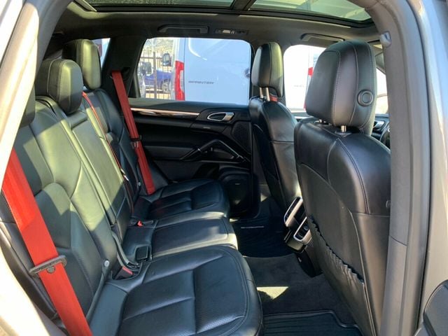 2017 Porsche Cayenne S AWD Low miles Pano Roof/Navi - 22962078 - 43