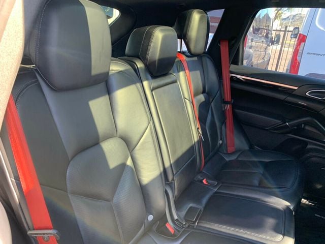 2017 Porsche Cayenne S AWD Low miles Pano Roof/Navi - 22962078 - 44