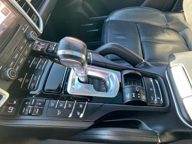 2017 Porsche Cayenne S AWD Low miles Pano Roof/Navi - 22962078 - 50