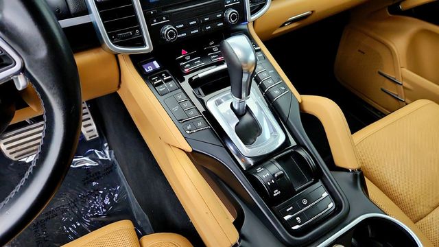2017 Porsche Cayenne S AWD w/ Premium Package, Bose Sound, Connect Plus & Entry/Drive - 23066421 - 16