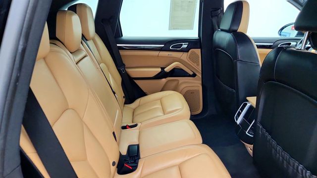 2017 Porsche Cayenne S AWD w/ Premium Package, Bose Sound, Connect Plus & Entry/Drive - 23066421 - 22