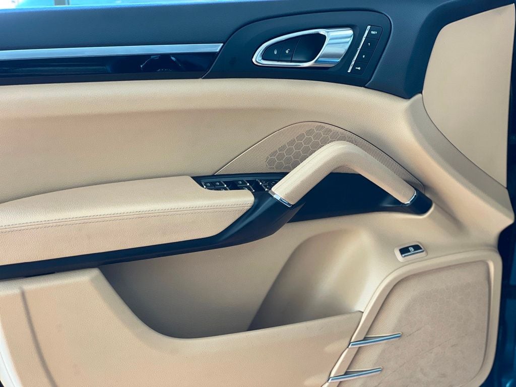 2017 Porsche Cayenne S E-Hybrid AWD - 22830609 - 16