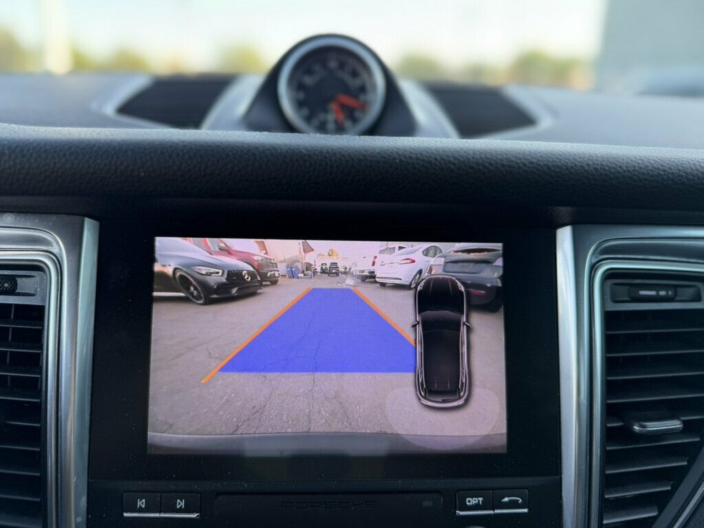 Porsche Macan photo 16