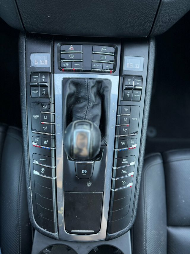 2017 Porsche Macan  - 23095870 - 16