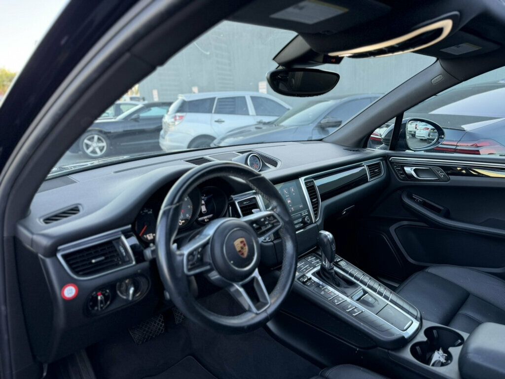 Porsche Macan photo 9