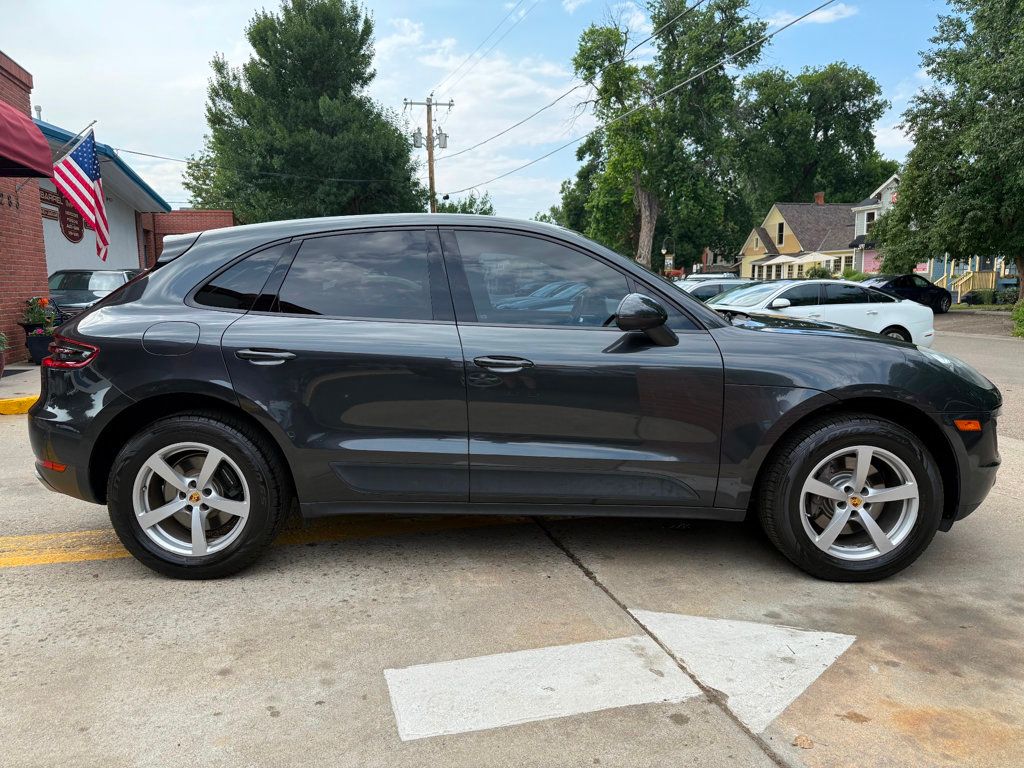 2017 Porsche Macan photo 4