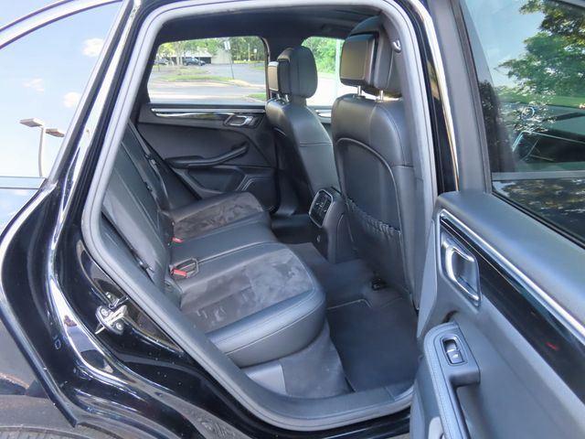 2017 Porsche Macan AWD - 23044444 - 25