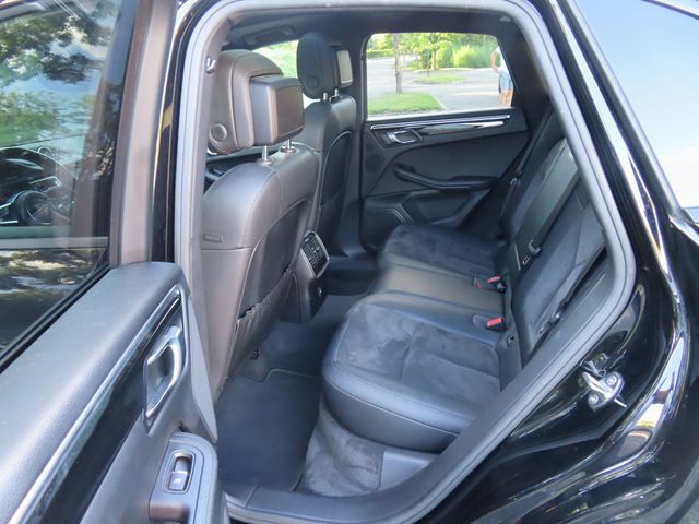 2017 Porsche Macan AWD - 23044444 - 28