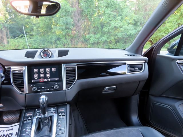 2017 Porsche Macan AWD - 23044444 - 32