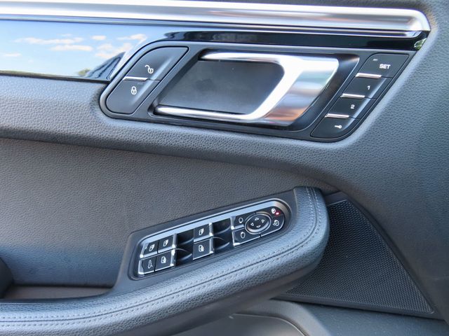 2017 Porsche Macan AWD - 23044444 - 43
