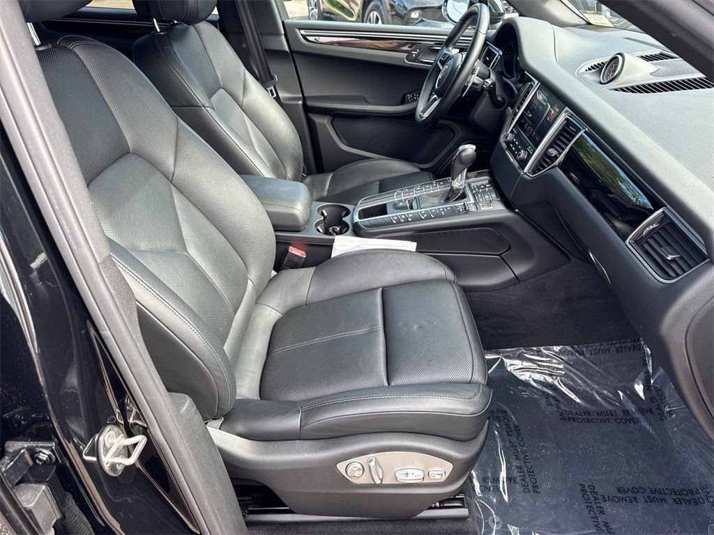 2017 Porsche Macan photo 12