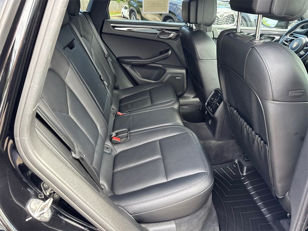 2017 Porsche Macan photo 14