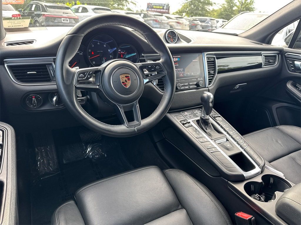 2017 Porsche Macan photo 20