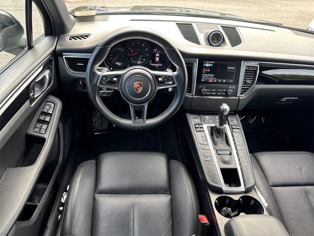 2017 Porsche Macan photo 21