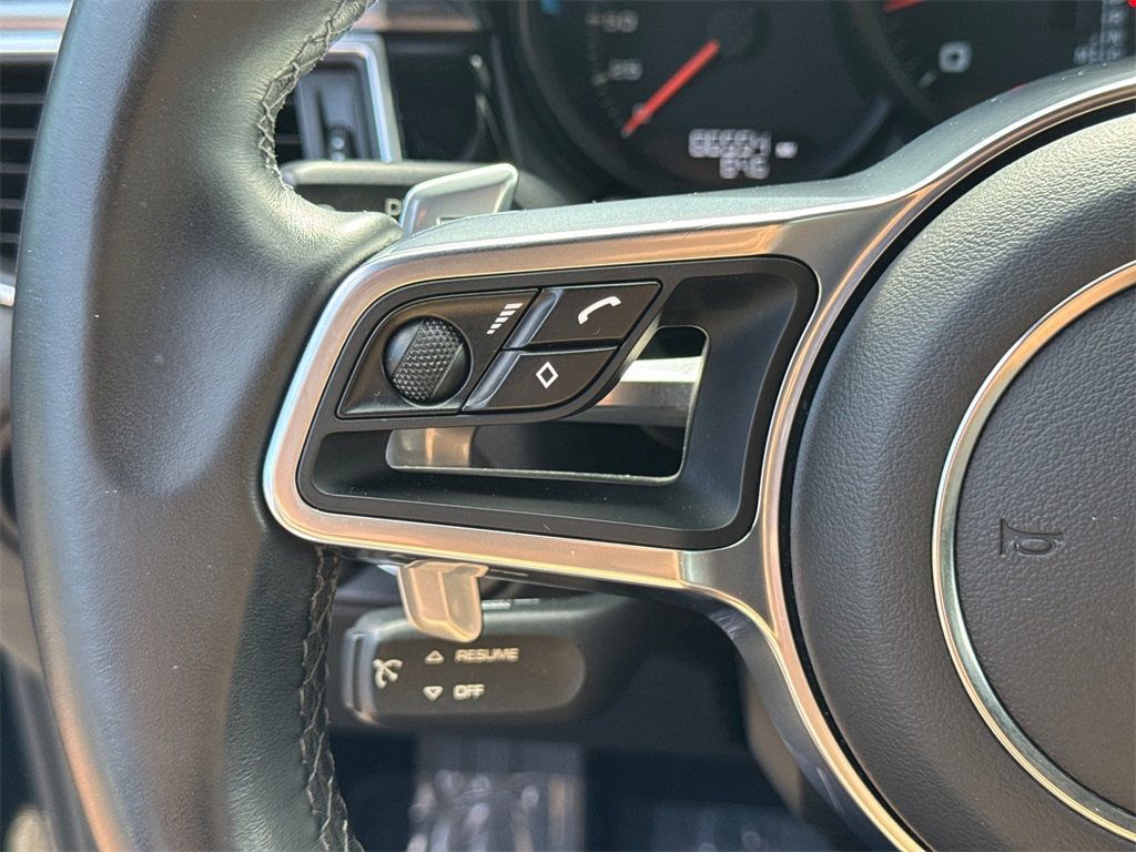 2017 Porsche Macan photo 23