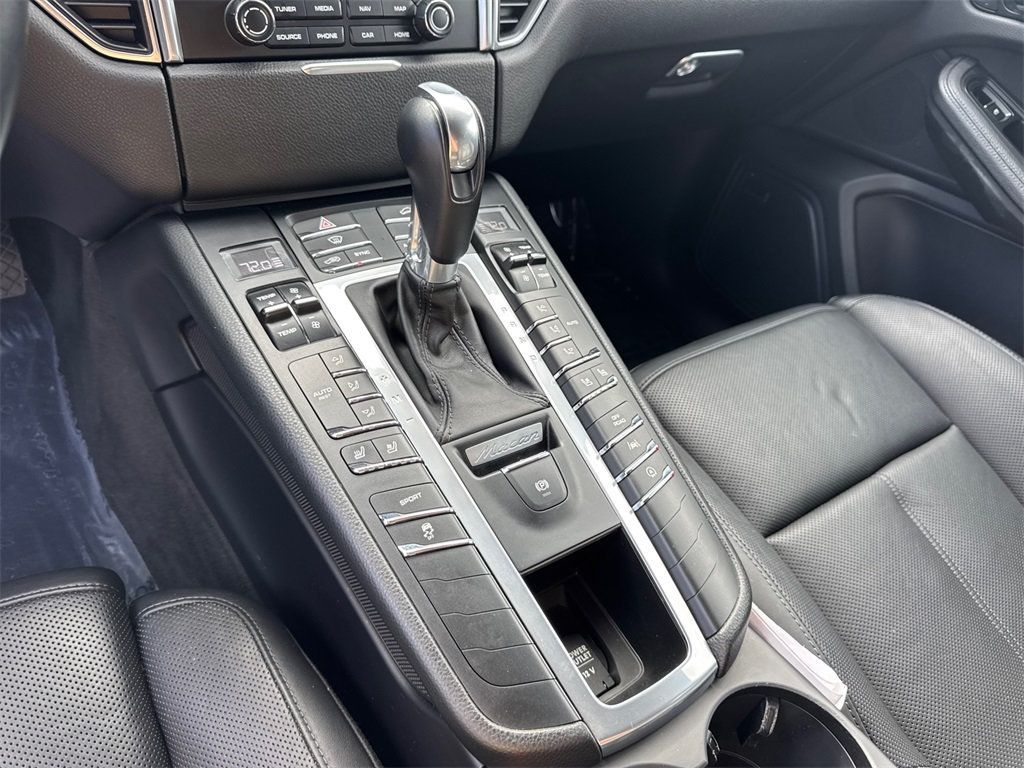 2017 Porsche Macan photo 28