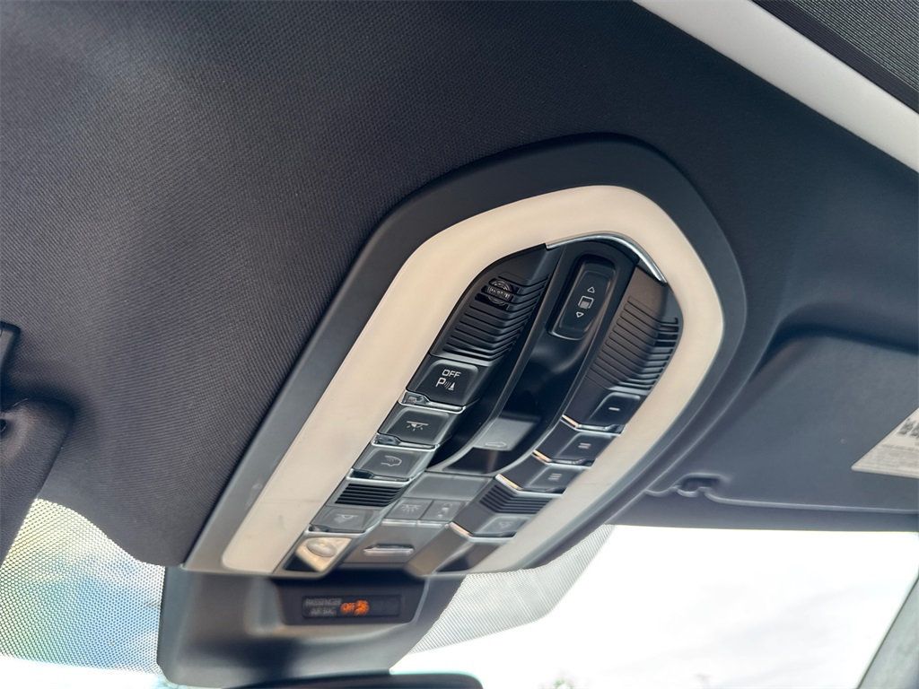 2017 Porsche Macan photo 29
