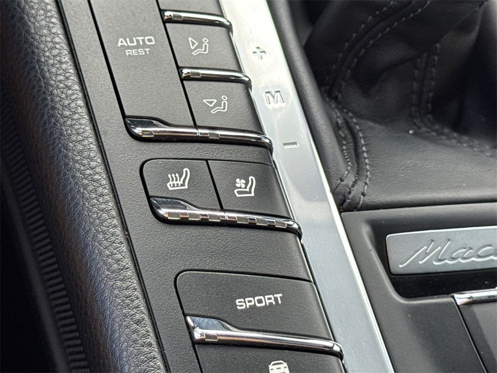 2017 Porsche Macan photo 31