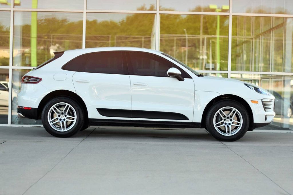 2017 Porsche Macan Base photo 10