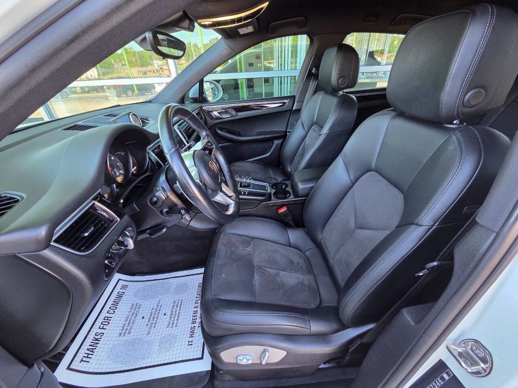 2017 Porsche Macan Base photo 12
