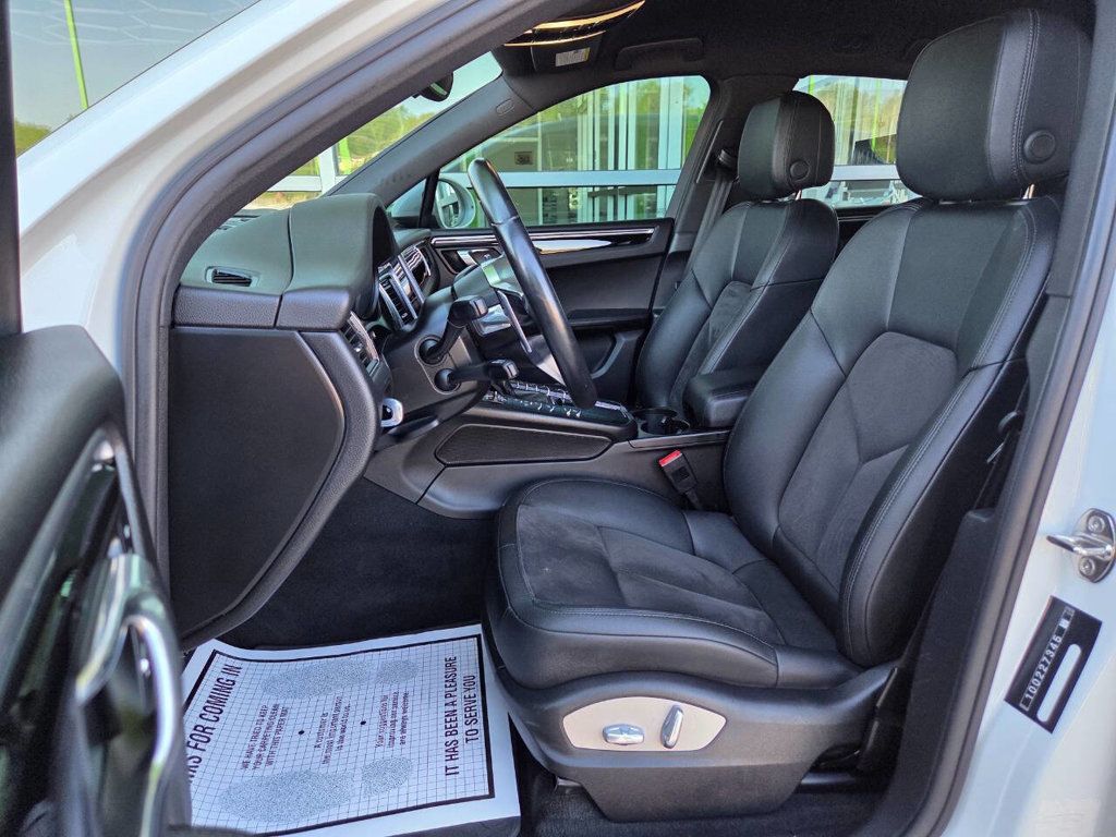 2017 Porsche Macan Base photo 13