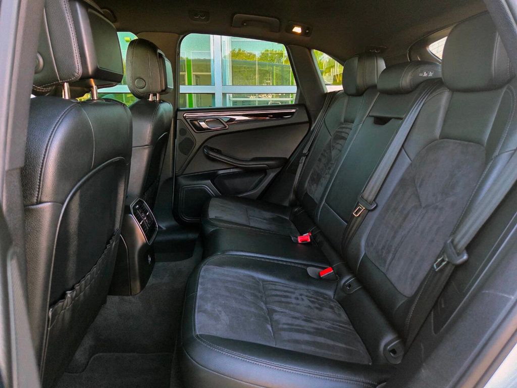2017 Porsche Macan Base photo 15