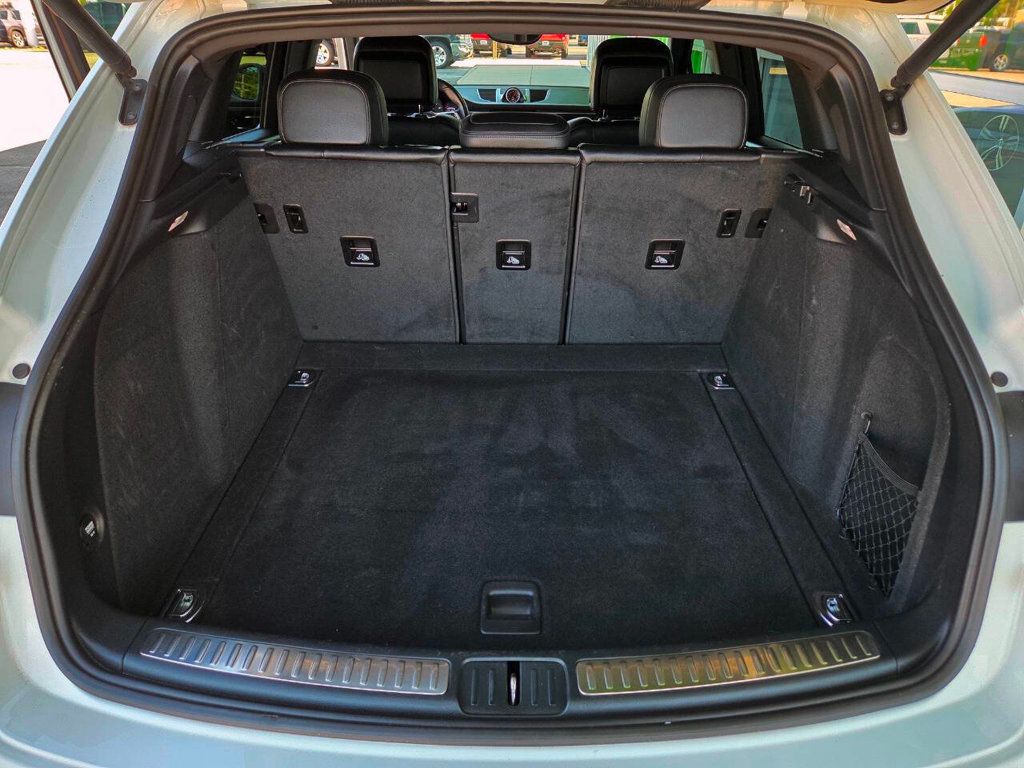 2017 Porsche Macan Base photo 16