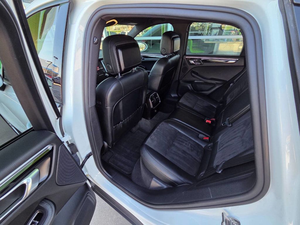 2017 Porsche Macan Base photo 20