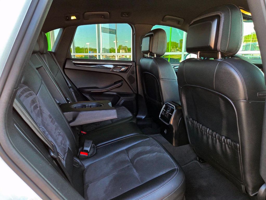 2017 Porsche Macan Base photo 22