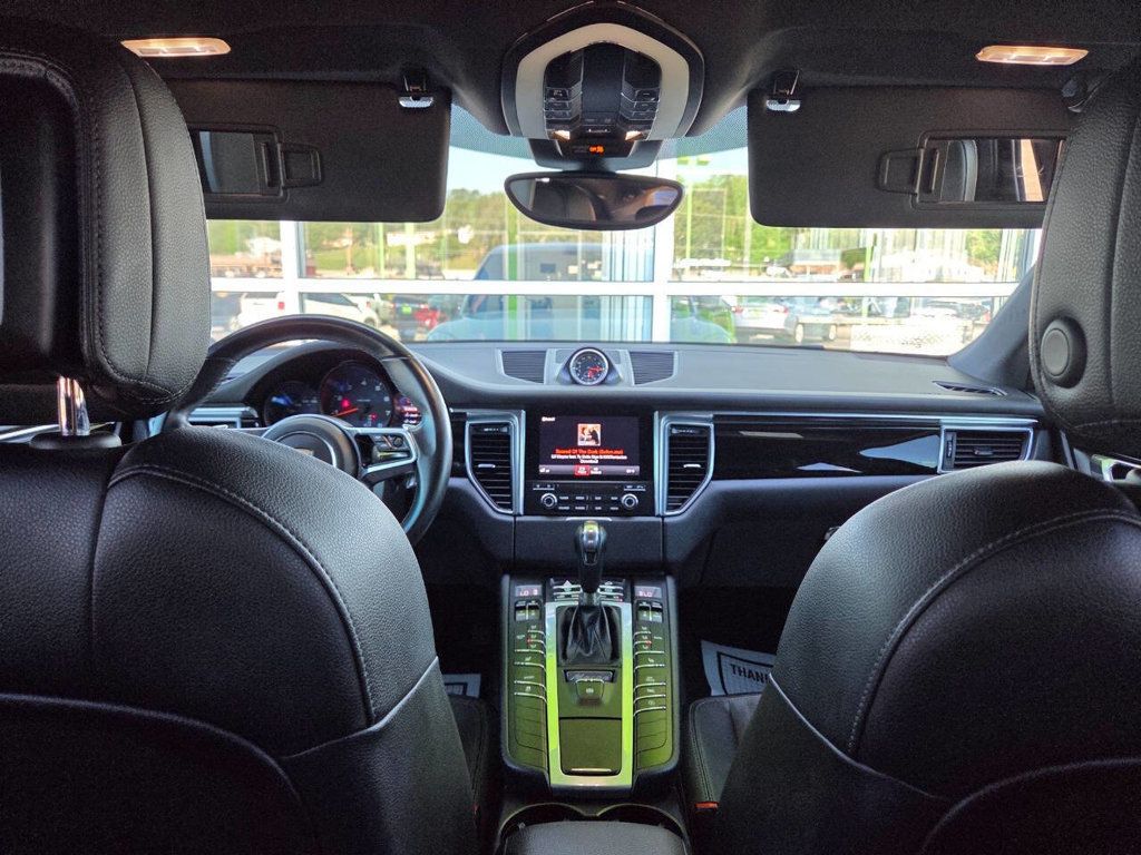 2017 Porsche Macan Base photo 27