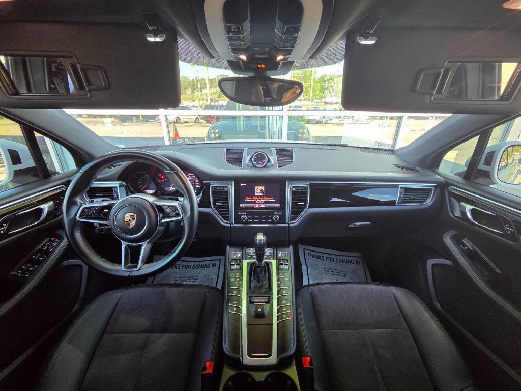 2017 Porsche Macan Base photo 28