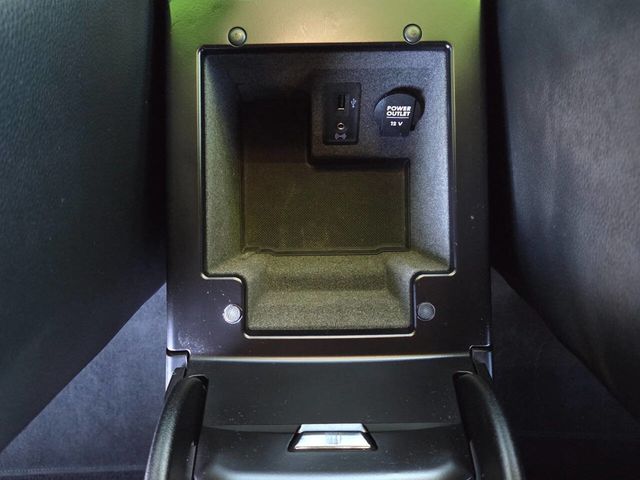 2017 Porsche Macan AWD - 22891541 - 32