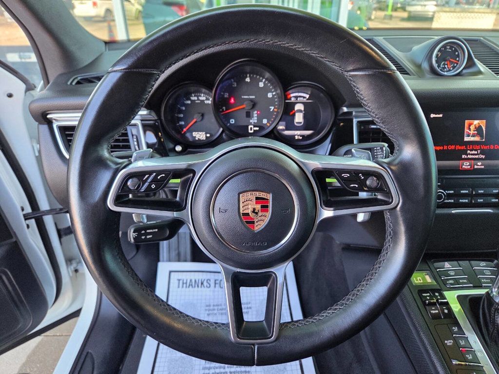2017 Porsche Macan Base photo 32