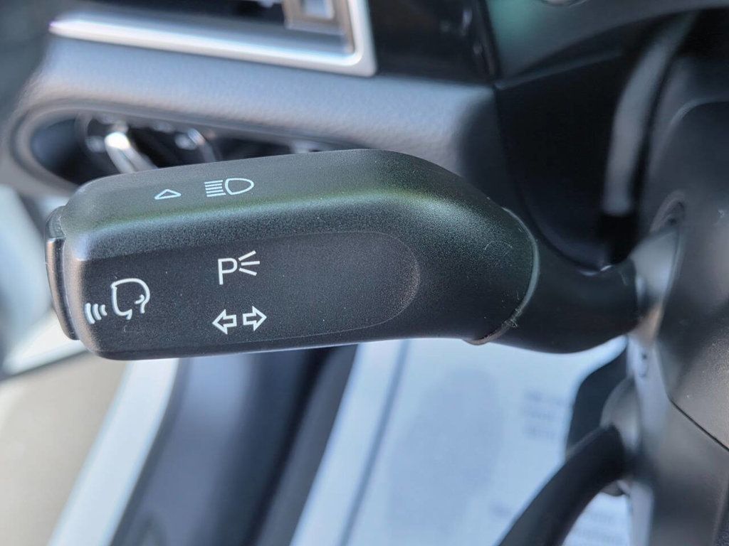 2017 Porsche Macan Base photo 36