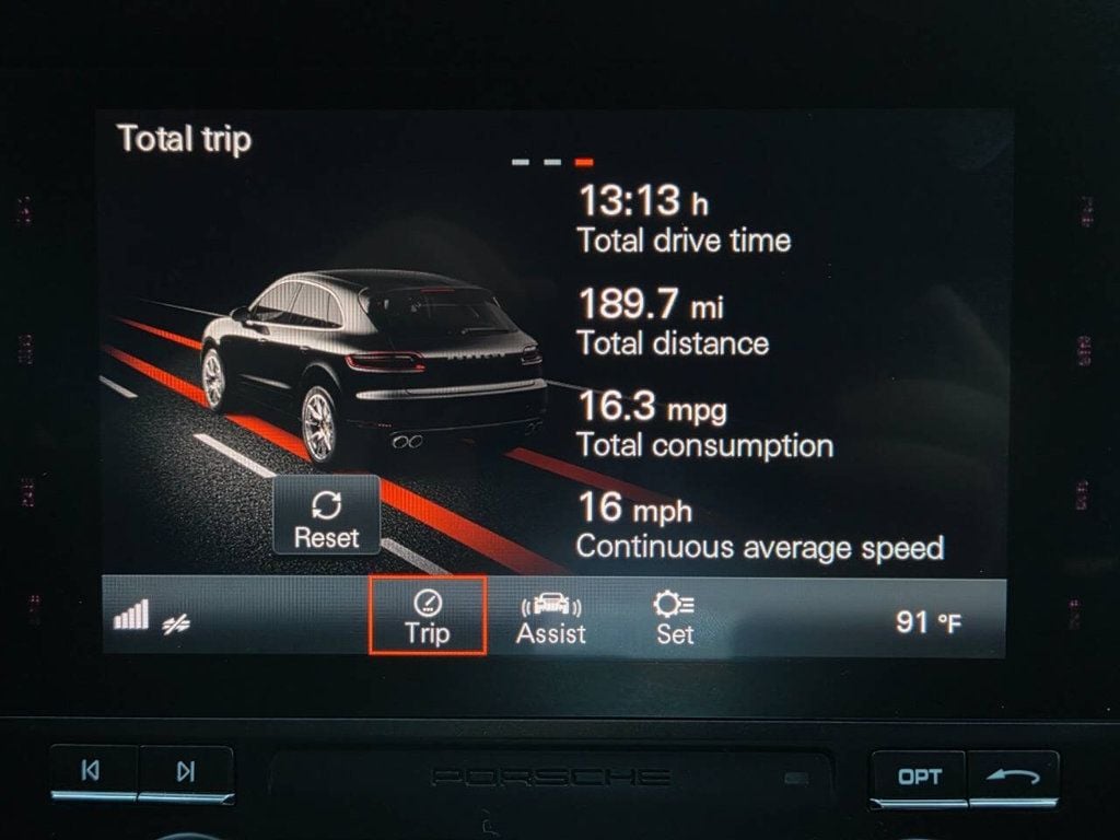 2017 Porsche Macan Base photo 47