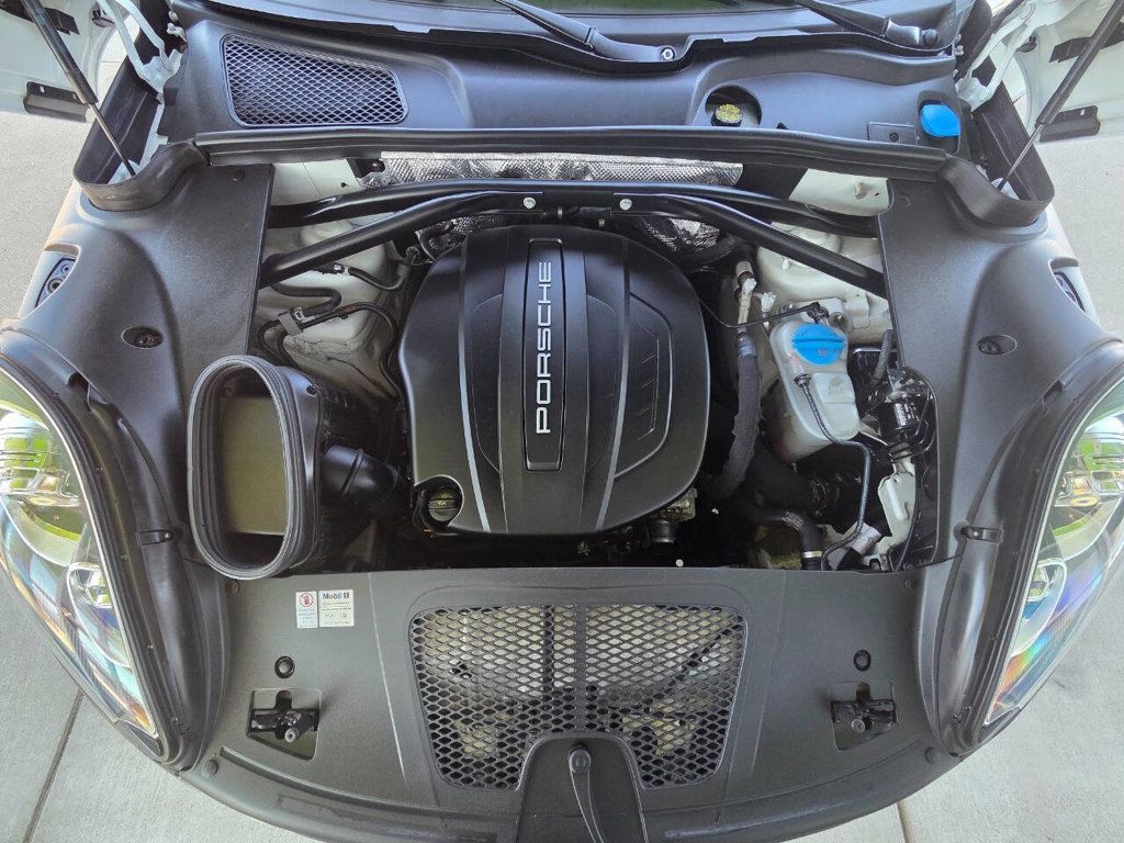 2017 Porsche Macan Base photo 49