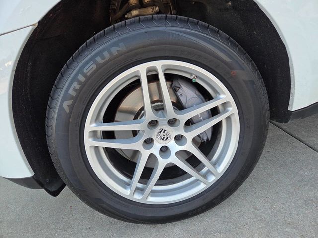 2017 Porsche Macan AWD - 22891541 - 52