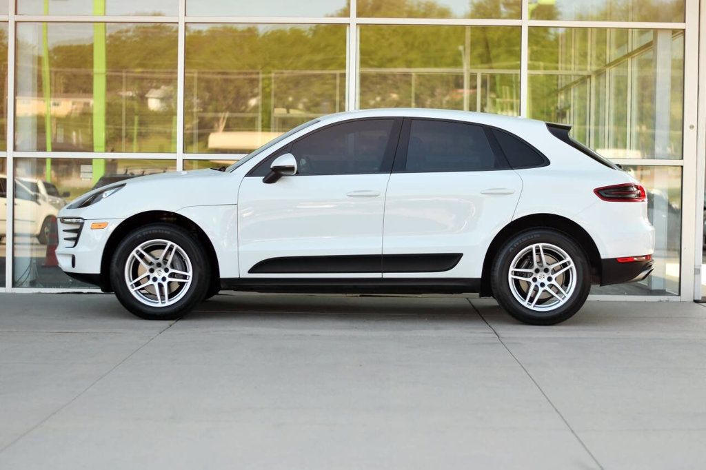 2017 Porsche Macan Base photo 6