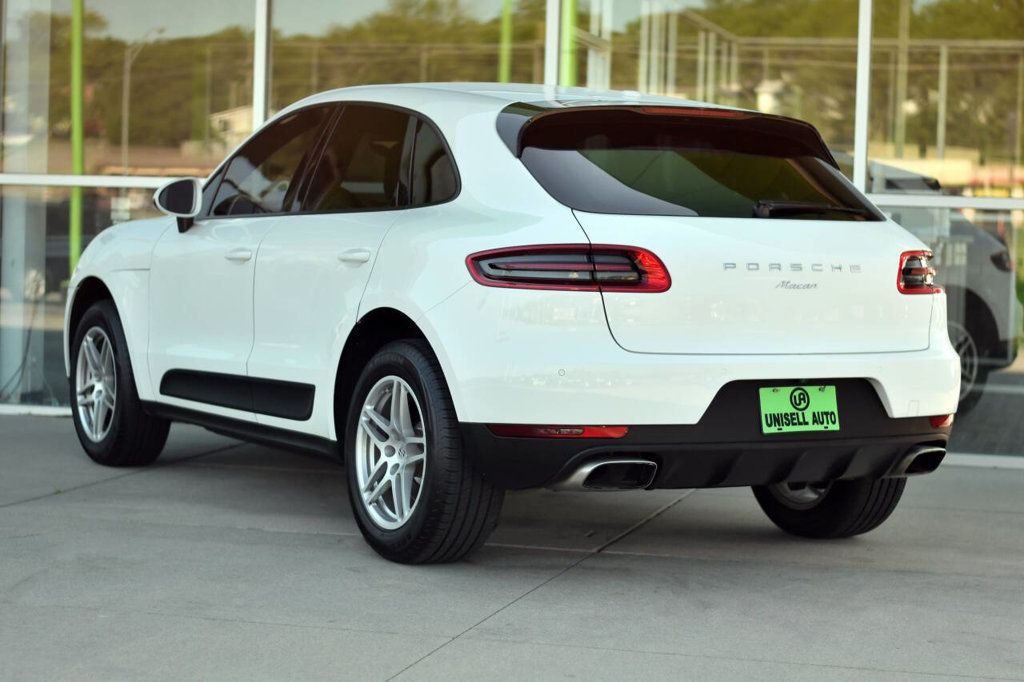2017 Porsche Macan Base photo 7