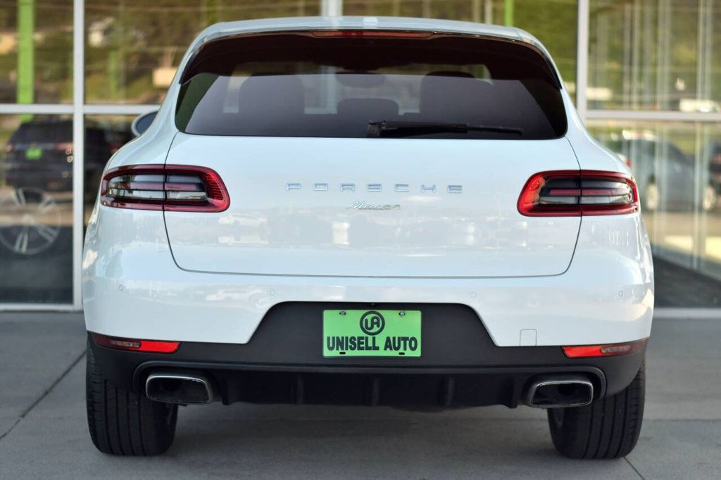 2017 Porsche Macan Base photo 8